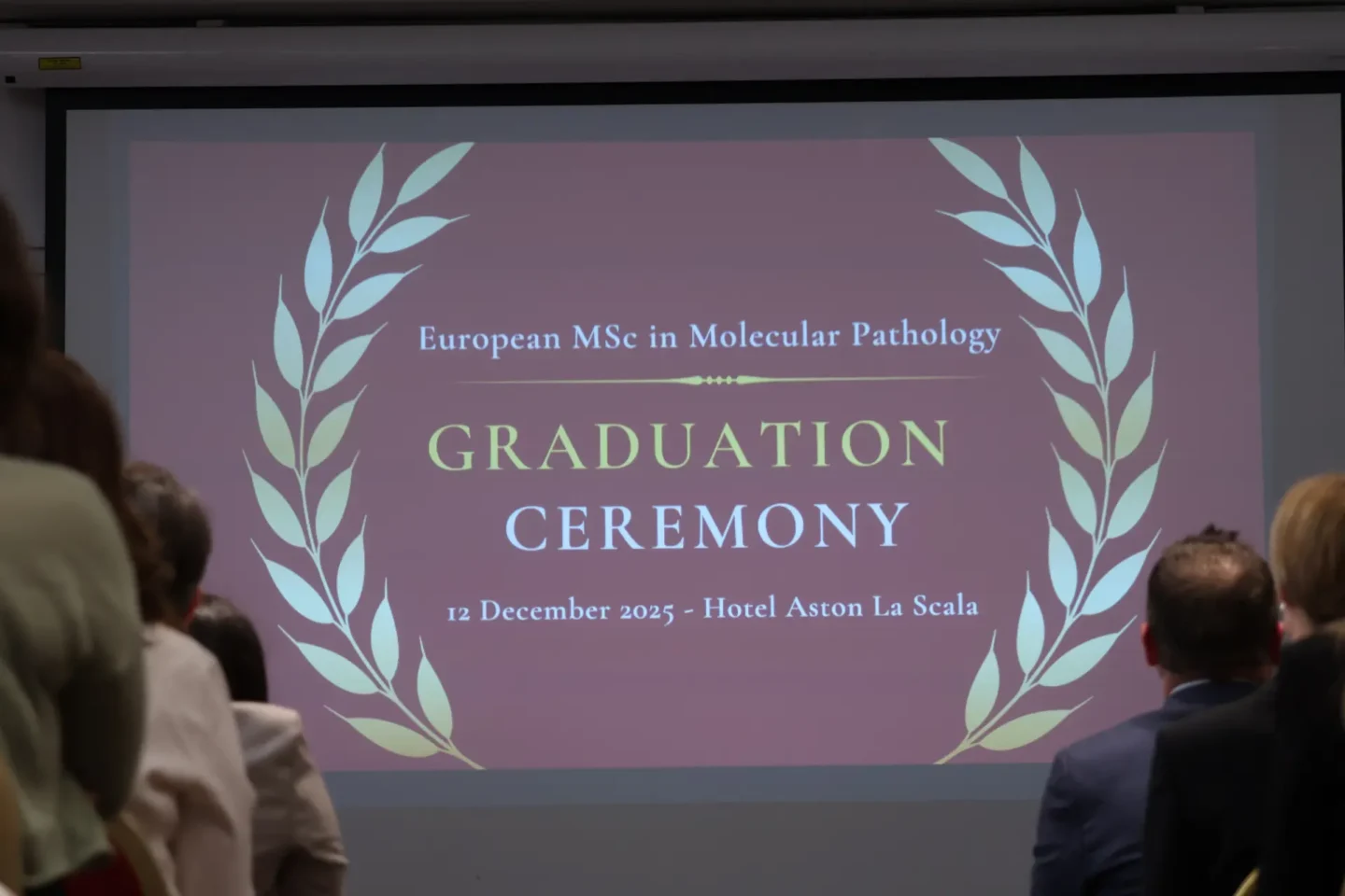 Cérémonie de remise des diplômes de la première promotion EMMP 2023–2025 à Nice, dédiée à la pathologie moléculaire et à la médecine de précision.